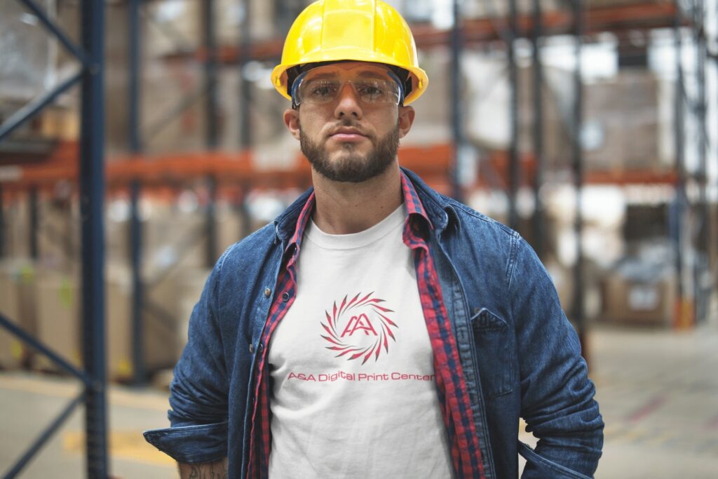 Individuelle Drucklösungen für Handwerk & Bau: Bauzaunbanner, Fahrzeugfolierungen, Firmenschilder, Aufkleber, Visitenkarten und mehr. Robust, wetterfest & professionell bedruckt.